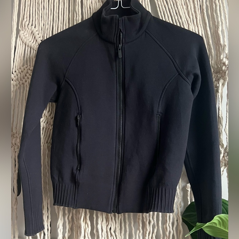 Lululemon zip up jacket size 4
